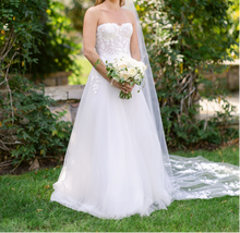 Load image into Gallery viewer, Mira Zwillinger &#39;Mila Gown with Fiona Applique and Verona/Sophia Veil&#39; wedding dress size-02 PREOWNED
