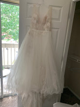 Load image into Gallery viewer, Watters &#39;Willow by- lanie&#39; wedding dress size-02 PREOWNED
