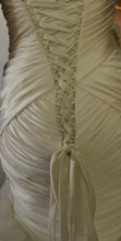 Load image into Gallery viewer, DENNIS BASSO FOR KLEINFELD  &#39;DENNIS BASSO&#39; wedding dress size-02 PREOWNED
