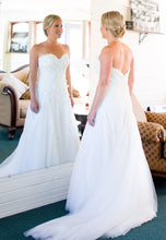 Load image into Gallery viewer, Divine Couture &#39;Custom&#39; size 4 used wedding dress side view on bride
