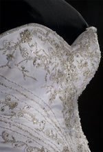 Load image into Gallery viewer, Maggie Sottero &#39;Mona Lisa&#39; - Maggie Sottero - Nearly Newlywed Bridal Boutique - 4
