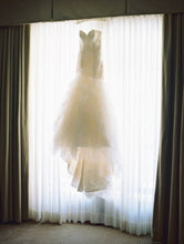 Load image into Gallery viewer, Essence of Australia &#39;1541&#39; size 2 used wedding dress front view on hanger

