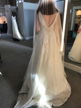 Load image into Gallery viewer, sassi holford &#39;Amelia&#39; wedding dress size-06 SAMPLE
