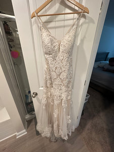 Essense of Australia 'Unk' wedding dress size-06 PREOWNED