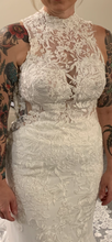 Load image into Gallery viewer, Essense of Australia &#39;D3009&#39; wedding dress size-06 SAMPLE
