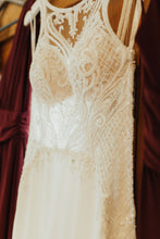 Load image into Gallery viewer, Martina Liana &#39;875&#39; size 8 used wedding dress front view on hanger
