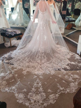 Load image into Gallery viewer, Martina Liana &#39;LE1103&#39; wedding dress size-04 NEW
