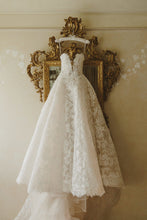 Load image into Gallery viewer, Monique Lhuillier &#39;Emilia&#39; wedding dress size-00 PREOWNED
