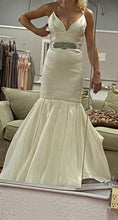 Load image into Gallery viewer, Alvina Valenta &#39;9406&#39; wedding dress size-10 SAMPLE

