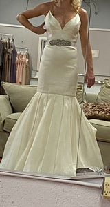 Alvina Valenta '9406' wedding dress size-10 SAMPLE