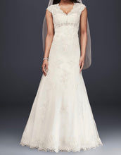 Load image into Gallery viewer, David&#39;s Bridal &#39;Cap Sleeve&#39; size 12 new wedding dress front view on model
