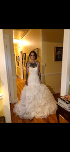 Vera Wang 'Vera Wang halter fit and flare gown with rose detail in skirt ' wedding dress size-00 PREOWNED