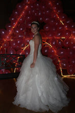 Load image into Gallery viewer, Oleg Cassini &#39;CWG568&#39; wedding dress size-06 PREOWNED
