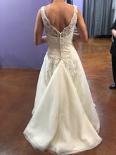 Load image into Gallery viewer, Justin Alexander &#39; 8630&#39; size 4 used wedding dress back view on bride
