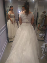 Load image into Gallery viewer, Reem Acra &#39;Beautiful&#39; size 14 used wedding dress back view on bride
