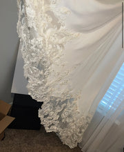 Load image into Gallery viewer, Casablanca &#39;Style 2397 Krista &#39; wedding dress size-04 NEW

