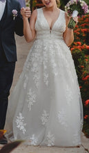 Load image into Gallery viewer, zac posen &#39;Zac Posen for White One 2020 collection &#39; wedding dress size-10 PREOWNED
