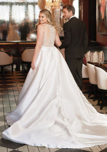 Justin Alexander 'Annette' size 6 new wedding dress back view on bride