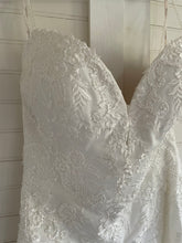 Load image into Gallery viewer, Rebecca Ingram  &#39;21RN395A01&#39; wedding dress size-12 NEW
