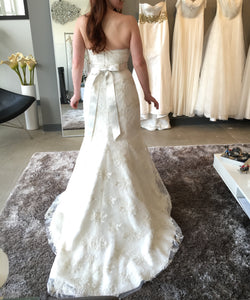 Aria 'Jacqueline' size 6 used wedding dress back view on bride