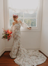 Load image into Gallery viewer, Monique Lhuillier &#39;Amalia&#39; wedding dress size-00 PREOWNED
