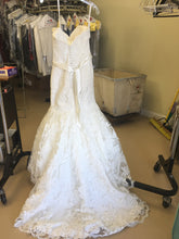 Load image into Gallery viewer, other &#39;n/a&#39; wedding dress size-06 PREOWNED
