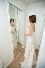 Load image into Gallery viewer, Monique Lhuillier &#39;Bliss BL16125&#39; wedding dress size-06 PREOWNED
