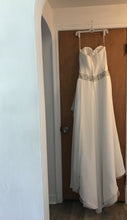 Load image into Gallery viewer, David&#39;s Bridal &#39;Sweetheart Strapless Chiffon&#39;
