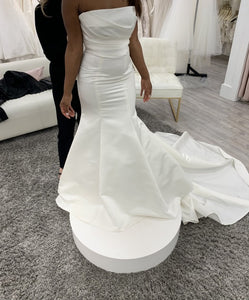 Monique Lhuillier 'BL19201' wedding dress size-08 NEW