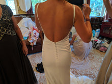 Load image into Gallery viewer, Made With Love &#39;Gorgie&#39; wedding dress size-04 NEW
