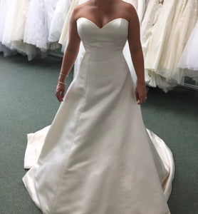 Justin Alexander 'Timeless' size 8 new wedding dress front view on bride