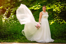 Load image into Gallery viewer, Made in USA &#39;Custom&#39; wedding dress size-18 PREOWNED
