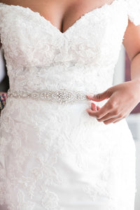 Essense of Australia 'D2812' wedding dress size-06 PREOWNED