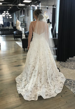 Load image into Gallery viewer, Allure Bridals &#39;9602&#39; wedding dress size-08 NEW
