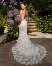Load image into Gallery viewer, Casablanca &#39;1975&#39; size 4 used wedding dress back view on model
