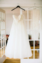 Load image into Gallery viewer, Amsale &#39;Peony&#39; wedding dress size-08 PREOWNED
