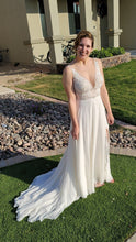 Load image into Gallery viewer, Galina Signature &#39;Ven style SWG842&#39; wedding dress size-06 NEW
