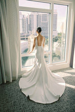 Load image into Gallery viewer, Ines Di Santo &#39;Smitten&#39; wedding dress size-02 PREOWNED
