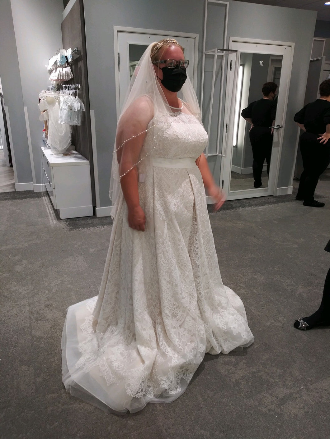 White by Vera Wang 'Macrame Lace Wedding Dress' wedding dress size-18 SAMPLE
