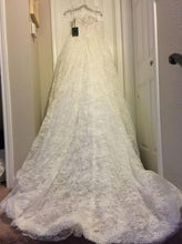 Load image into Gallery viewer, Vera Wang White &#39;VW351372&#39; wedding dress size-00 NEW
