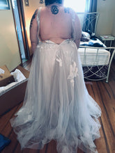 Load image into Gallery viewer, Willowby &#39;galatea&#39; wedding dress size-10 PREOWNED
