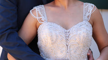 Load image into Gallery viewer, Kenneth Winston &#39;1656&#39; size 6 used wedding dress front view close up
