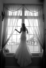 Load image into Gallery viewer, Enzoani Dakota Wedding Dress - Enzoani - Nearly Newlywed Bridal Boutique - 6
