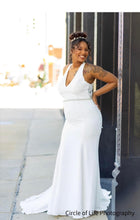 Load image into Gallery viewer, David&#39;s Bridal &#39;STYLE# WG3989&#39; wedding dress size-14 PREOWNED
