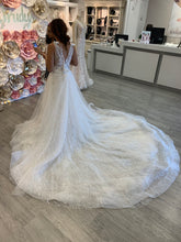 Load image into Gallery viewer, Enzoani &#39;NURIT-SK (1066-SK)&#39; wedding dress size-00 NEW
