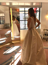 Load image into Gallery viewer, Carolina Herrera &#39;Lena&#39; wedding dress size-06 NEW
