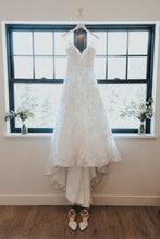 Load image into Gallery viewer, unknown &#39;P924 Ivory 06-2636&#39; wedding dress size-04 PREOWNED
