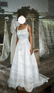 Allure Bridals 'Not available ' wedding dress size-06 PREOWNED