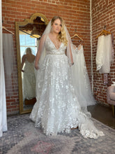 Load image into Gallery viewer, Made With Love &#39;Elsie &#39; wedding dress size-08 NEW
