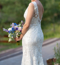 Load image into Gallery viewer, Allure Bridals &#39;8800&#39; wedding dress size-06 PREOWNED
